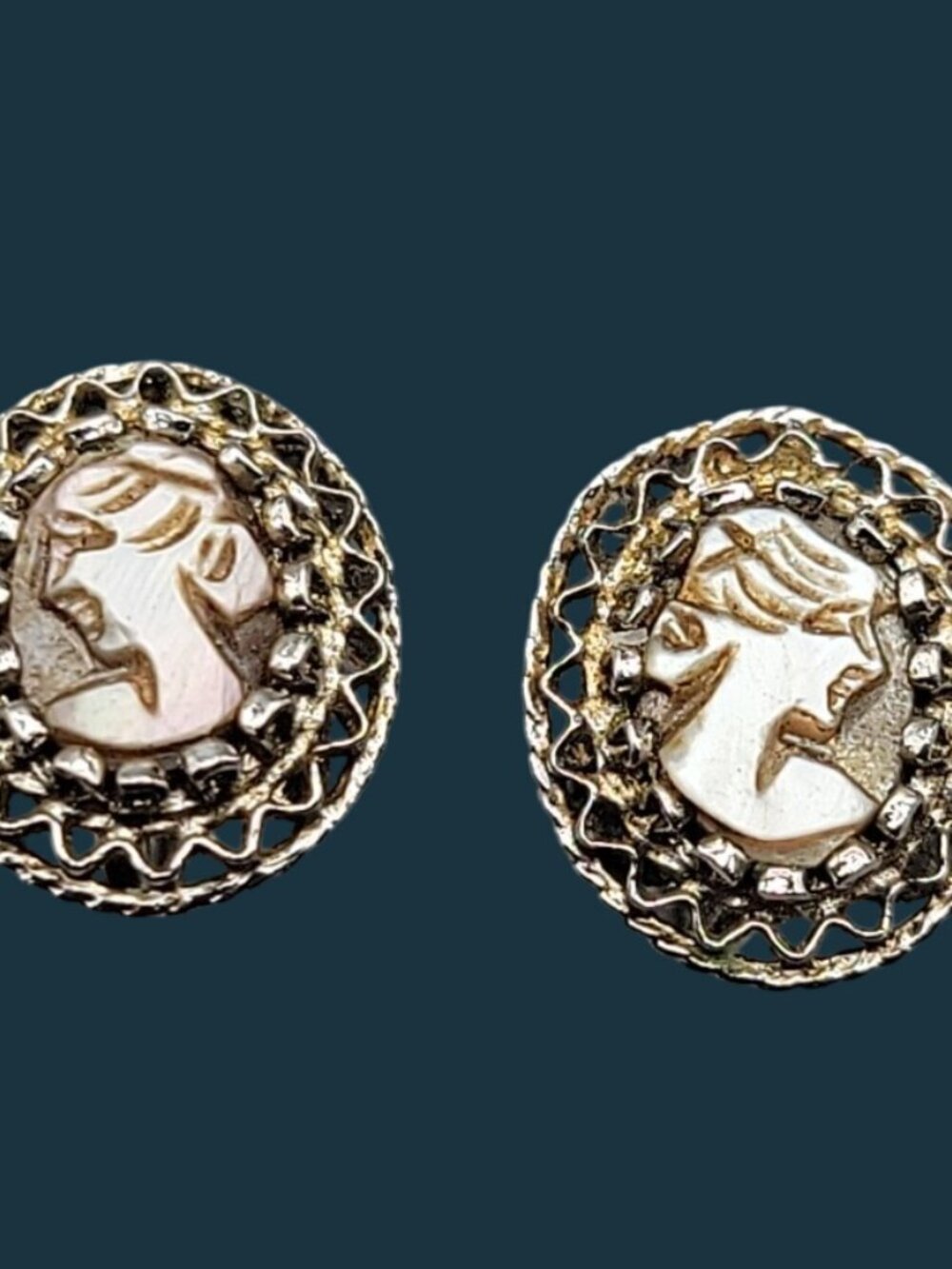 VTG Charles Reis CRCO Sterling Silver Carved Shell Cameo Screw Back Earrings